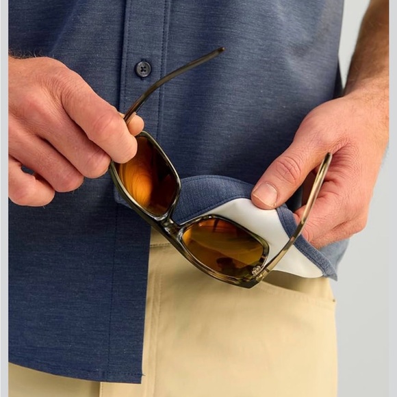 Huk Kona Men’s Fishing Shirt - Picture 2 of 3